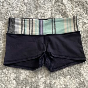 Lululemon Shorts - Size 6 Navy 🍋